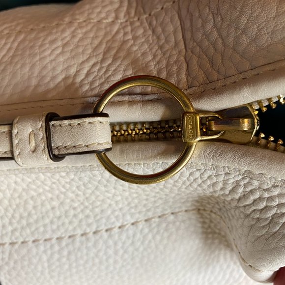 Pebbled Leather Coach Bag. - Picture 6 of 10